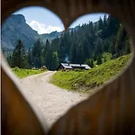 Einzigartig, Bergblick, Erholung Pur, Komfort, Balkon, Wohnzimmer, 2 Schlafzimmer, Ruhig Апартаменты *