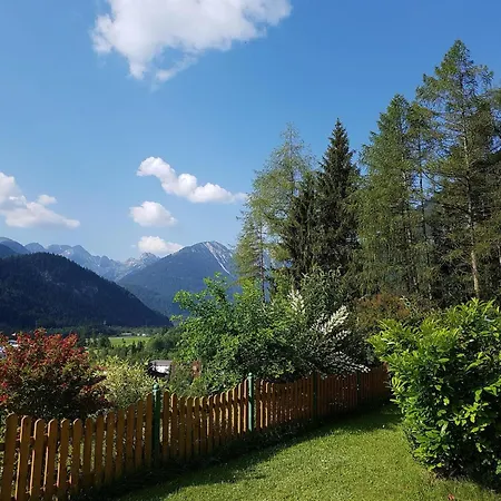 Komfort-ferienwohnung Suedbalkon, Wohnzimmer, 2 Schlafzimmer, Ruhige Lage - Tirol * Reutte