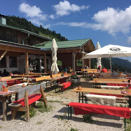 Komfort-ferienwohnung Suedbalkon, Wohnzimmer, 2 Schlafzimmer, Ruhige Lage - Tirol *