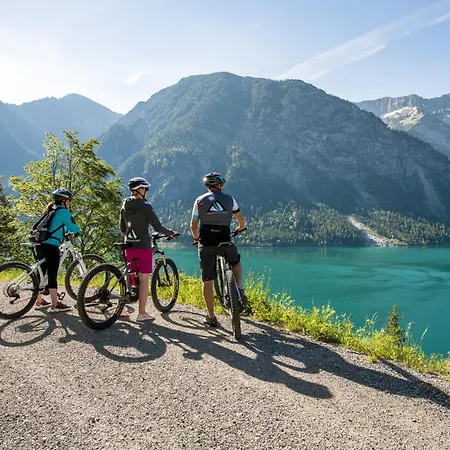Komfort-ferienwohnung Suedbalkon, Wohnzimmer, 2 Schlafzimmer, Ruhige Lage - Tirol Lägenhet Reutte