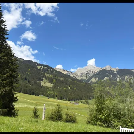Апартаменты Einzigartig, Bergblick, Erholung Pur, Komfort, Balkon, Wohnzimmer, 2 Schlafzimmer, Ruhig