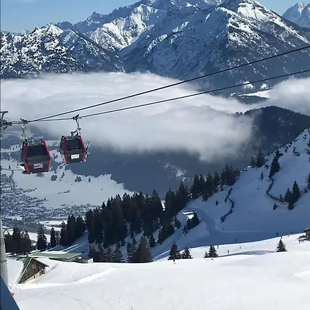 Komfort-ferienwohnung Suedbalkon, Wohnzimmer, 2 Schlafzimmer, Ruhige Lage - Tirol Lägenhet Reutte