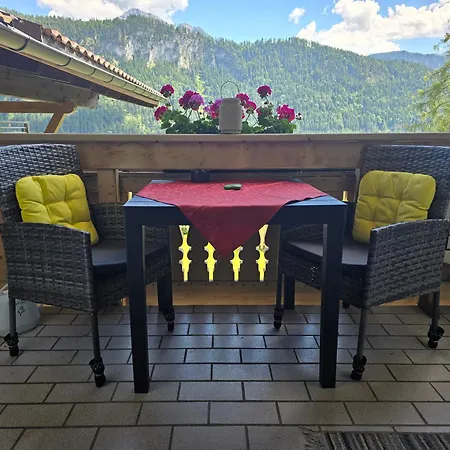 Lägenhet Komfort-ferienwohnung Suedbalkon, Wohnzimmer, 2 Schlafzimmer, Ruhige Lage - Tirol *