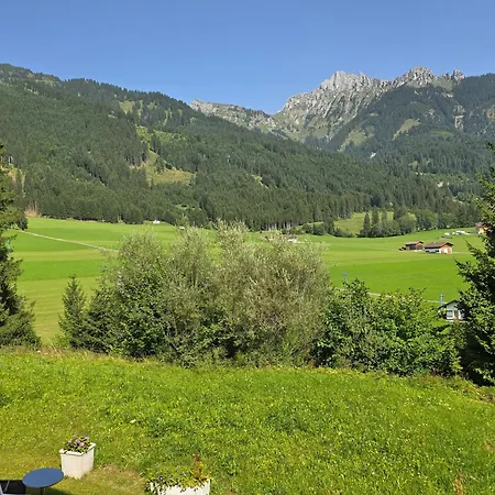 Апартаменты Einzigartig, Bergblick, Erholung Pur, Komfort, Balkon, Wohnzimmer, 2 Schlafzimmer, Ruhig
