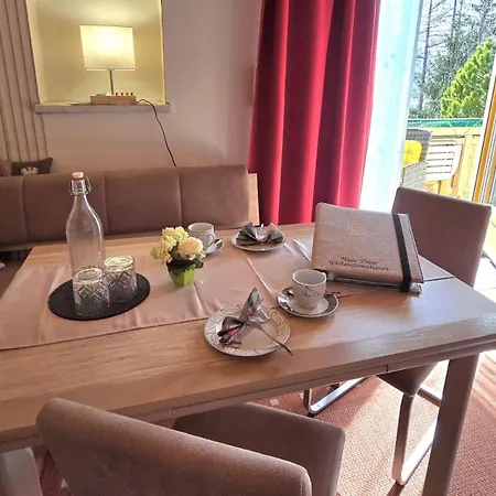 Einzigartig, Bergblick, Erholung Pur, Komfort, Balkon, Wohnzimmer, 2 Schlafzimmer, Ruhig ロイテ