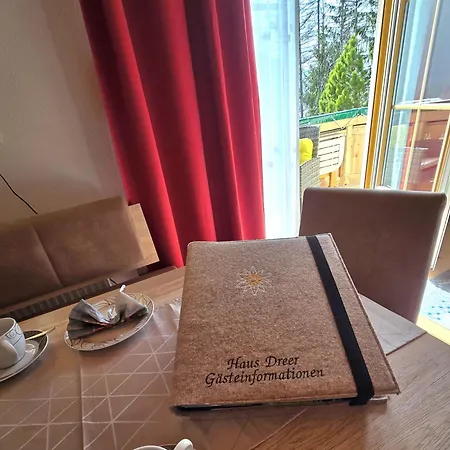 Einzigartig, Bergblick, Erholung Pur, Komfort, Balkon, Wohnzimmer, 2 Schlafzimmer, Ruhig ロイテ