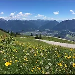 Einzigartig, Bergblick, Erholung Pur, Komfort, Balkon, Wohnzimmer, 2 Schlafzimmer, Ruhig Lejlighed Reutte