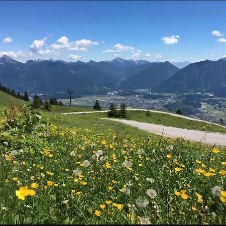 Einzigartig, Bergblick, Erholung Pur, Komfort, Balkon, Wohnzimmer, 2 Schlafzimmer, Ruhig Apartament Reutte